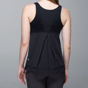 ⛔SOLD⛔💐Lululemon💐TA TA Topper